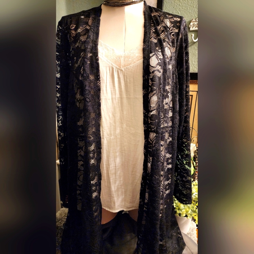 Black Lace Long cardigan Size 1- 18/20 Torrid